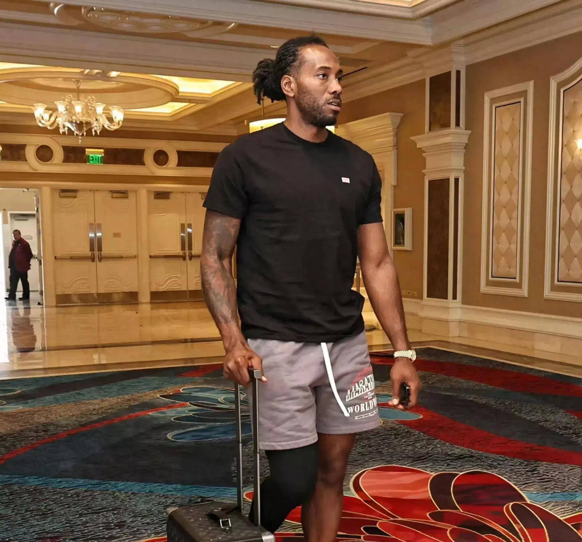 卡斯尔成最年轻30+10+5&3三分且命中率不低于70%球员（卡斯尔成史上最年轻单场30分10板5助+3记三分且命中率不低于70%的球员）