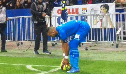 美媒：快船预计将与篮球运营总裁弗兰克团队达成续约（美媒称快船有望与篮球运营总裁弗兰克团队续约）