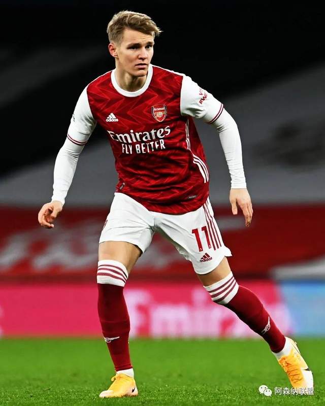 真巧，2025赛季J联赛与K联赛最佳教练均是中超前主帅（2025赛季J联赛与K联赛最佳教练均由曾执教中超的主帅当选）