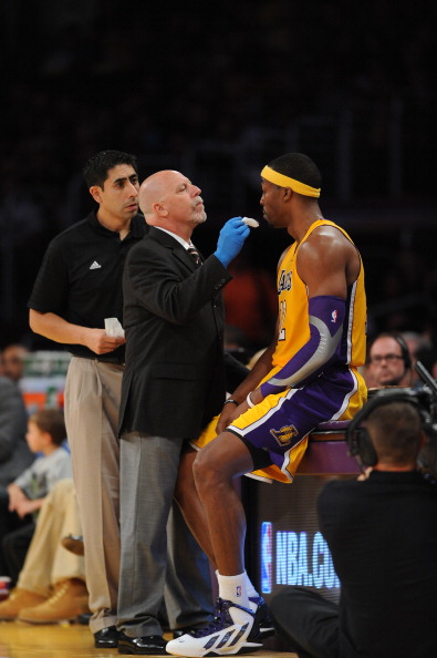 这队的高位逼抢太窒息了（这支球队的前场压迫让人喘不过气）