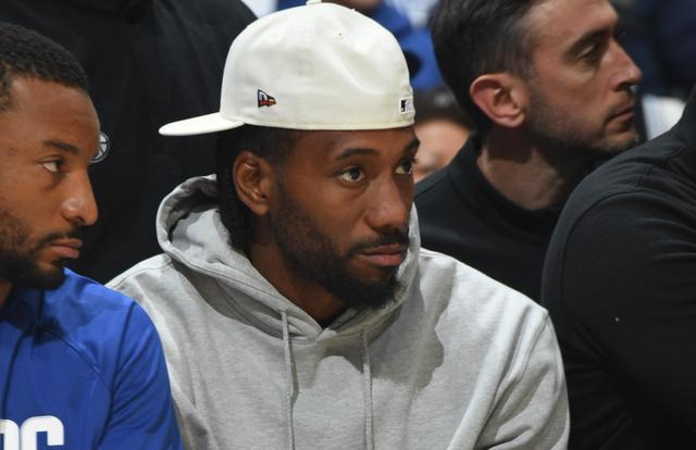 斯普利特：我们正在练习不同的防守策略，大家精神状态都很好（斯普利特：多样化防守战术演练进行中，球队士气高昂）