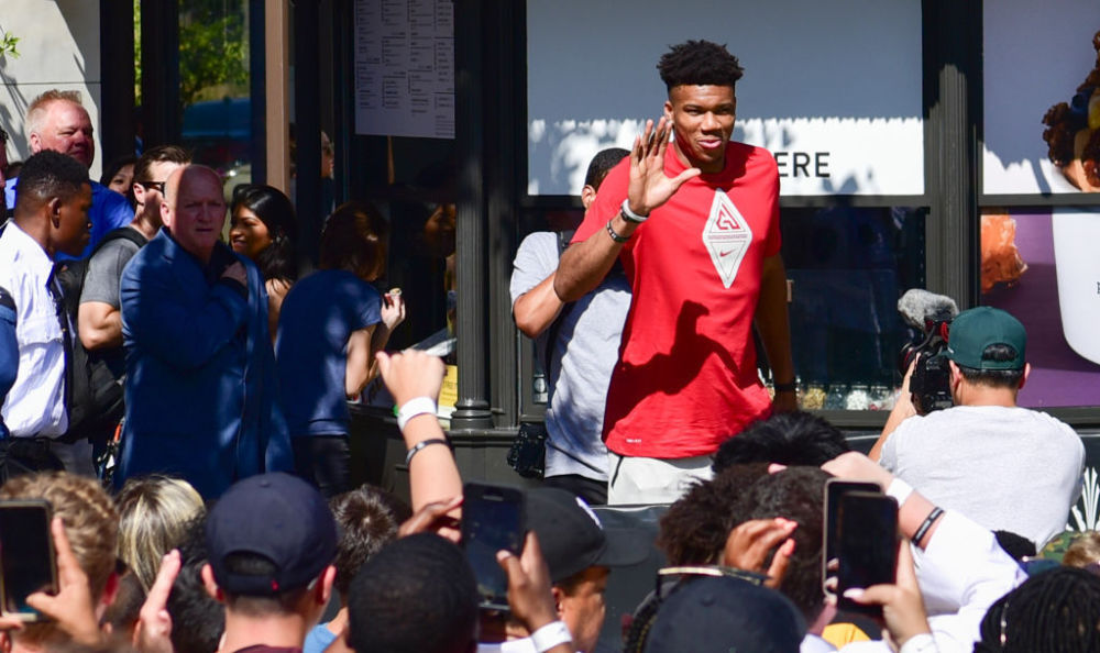 效率不错！余嘉豪9中6贡献13分3篮板助队取得二连胜（余嘉豪9投6中高效拿下13分3篮板，助球队迎来两连胜）