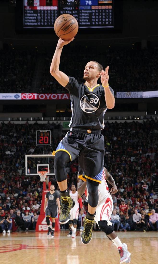 都感觉稀疏平常了！雷霆豪取16连胜 创队史最长纪录（赢到麻木！雷霆豪取16连胜，改写队史最长纪录）