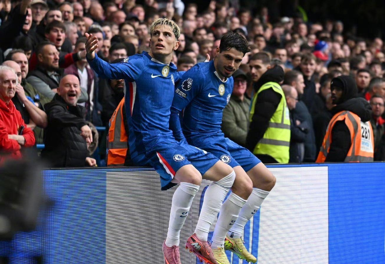 海港0-0柔佛新山，陈威12次扑救，加布里埃尔、冯劲失良机（海港与柔佛新山互交白卷：陈威12次扑救，加布里埃尔、冯劲失良机）