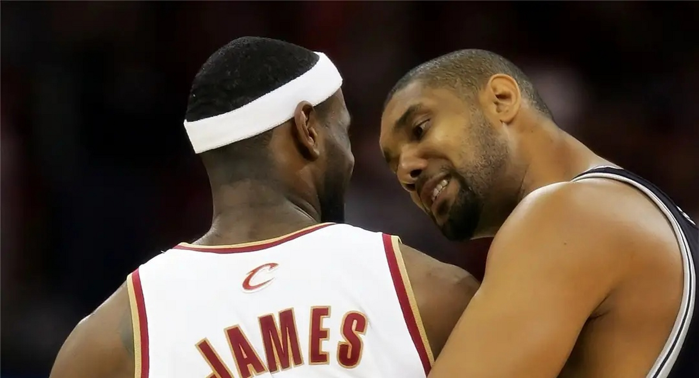 被换下后遭球迷狂嘘，维尼修斯赛后社媒换掉皇马头像（被嘘换下，维尼修斯赛后在社媒移除皇马头像）