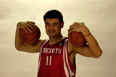 马尔卡宁肘击克里斯蒂被升级为一级恶犯，爵士单节犯规上双（马尔卡宁肘击克里斯蒂被判一级恶意犯规，爵士单节团队犯规上双）