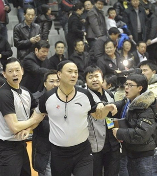 粤港澳逾300名青少年空手道选手同台竞技（粤港澳三地300多名青少年空手道选手同场角逐）