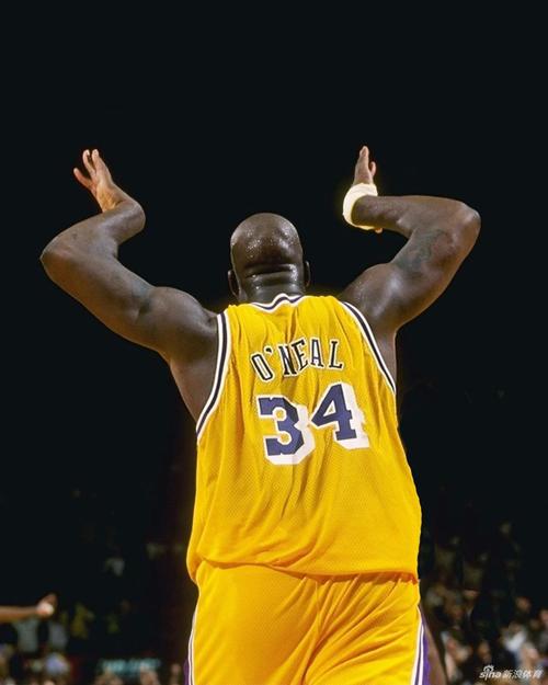 32岁前巴萨中场拉菲尼亚退役，俱乐部官方送上祝福（前巴萨中场拉菲尼亚32岁挂靴，俱乐部官方发文致意）