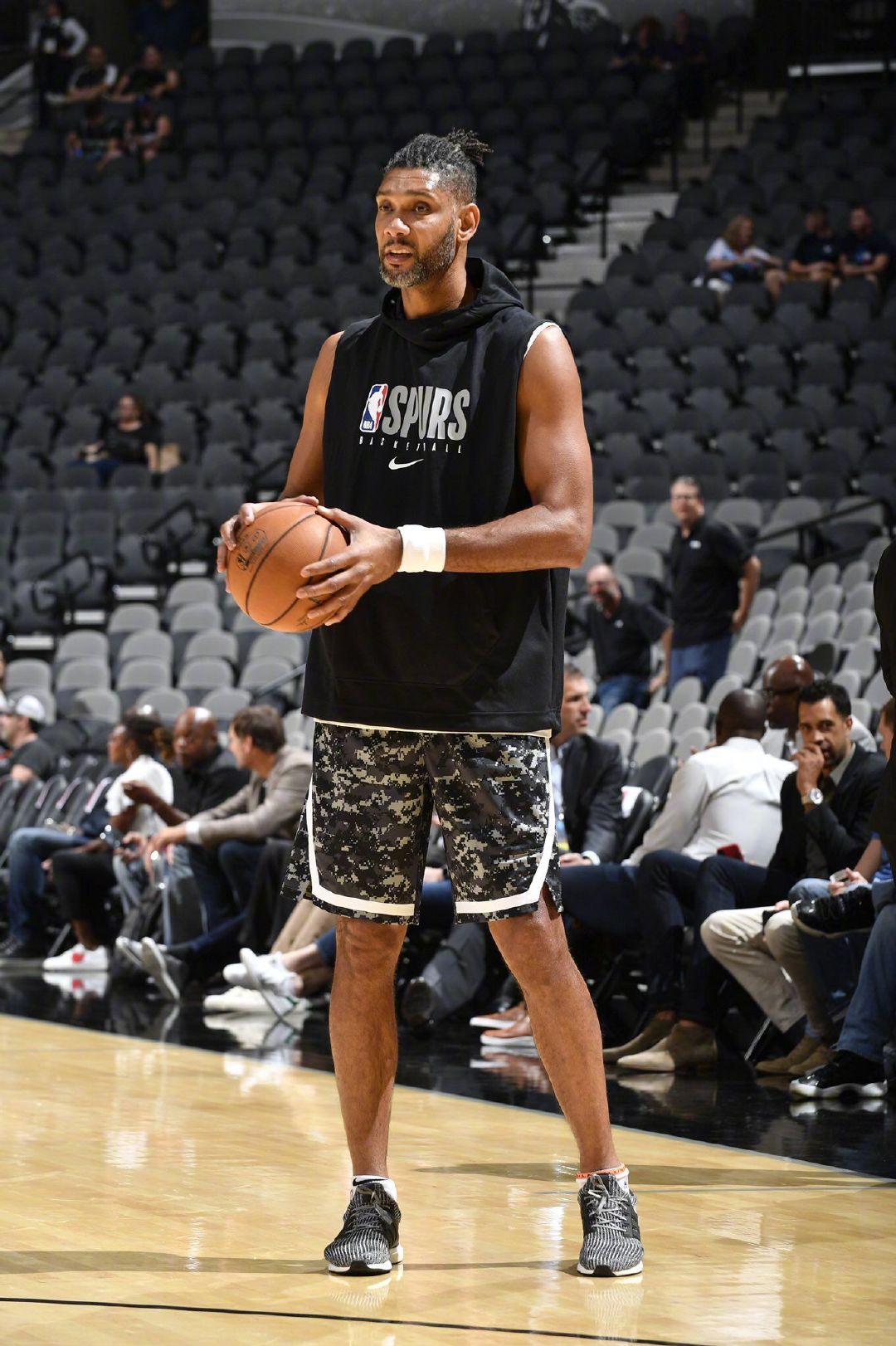 队报法国海外球员欧冠之夜：射手盛宴（队报：法国旅欧球员欧冠之夜上演进球盛宴）