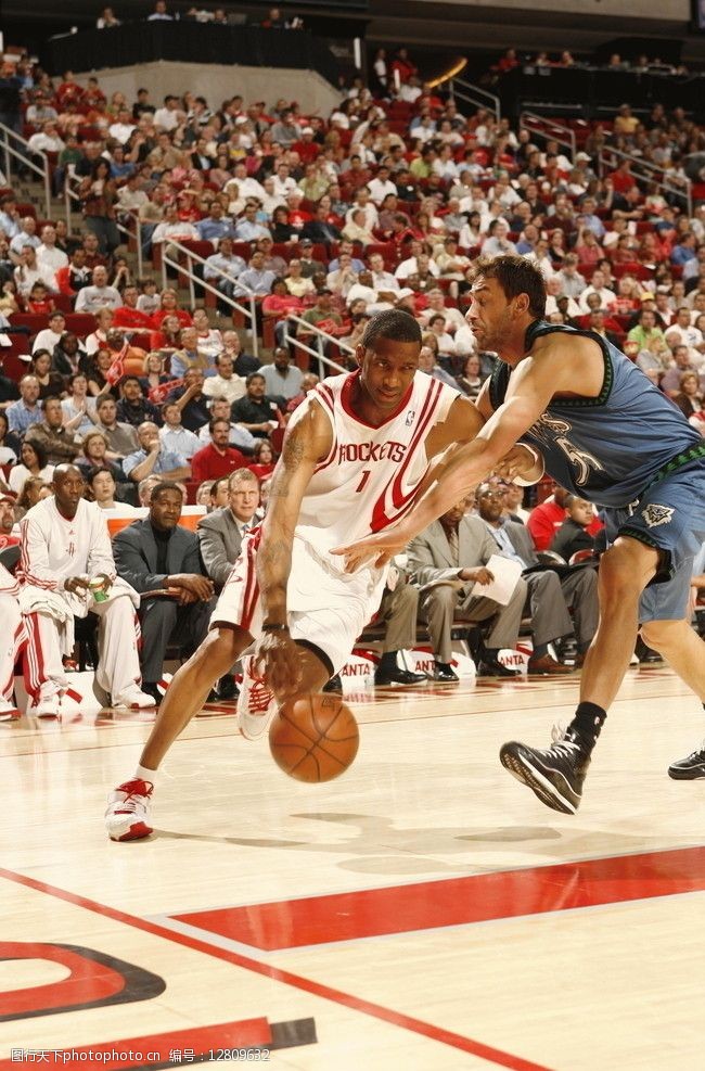 国脚伤愈复出，送出助攻稳定军心（国脚康复回归，一记助攻稳住士气）