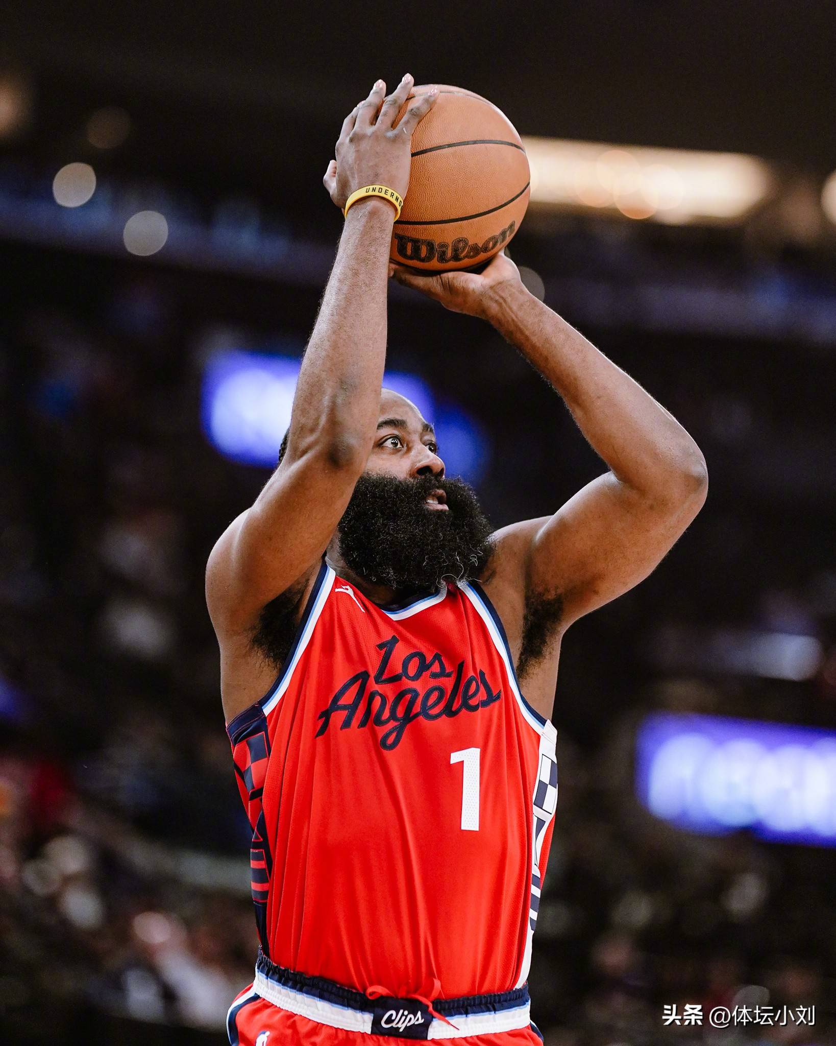 中国男子冰壶队米兰冬奥资格赛5-2击败菲律宾，豪取三连胜引关注（中国男冰壶队米兰冬奥资格赛5比2击败菲律宾，豪取三连胜引热议）