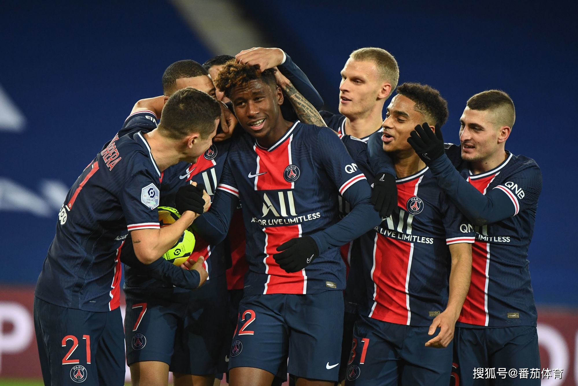 费尔明伤愈复出，巴塞罗那迎战贝蒂斯再添强援（费尔明复出归来，巴萨战贝蒂斯再增战力）