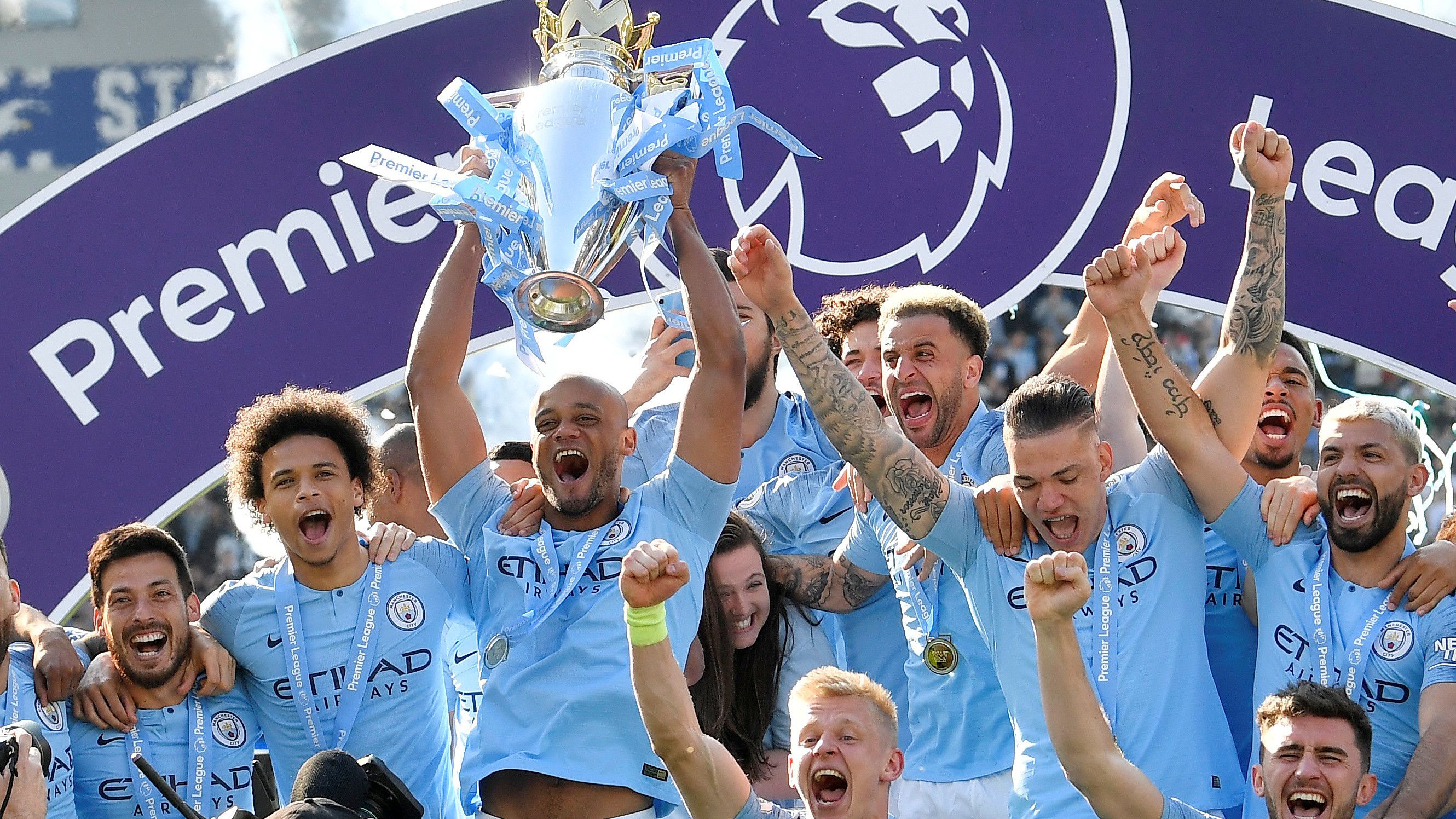 25届状元探花正面对决！埃奇库姆26+6+4赢球 弗拉格空砍24分（2025届状元对飙探花：埃奇库姆26+6+4率队胜出，弗拉格24分难救主）