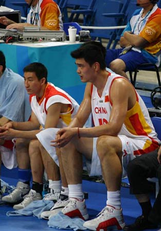 斯玛特：我和塔图姆时有联系他现在精神状态很好 祝愿他早日康复（斯玛特：与塔图姆常联系，他精神状态良好，祝他早日康复）