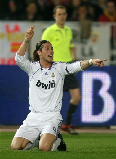 詹姆斯关键助攻锁定胜利（詹姆斯关键助攻锁定胜局）