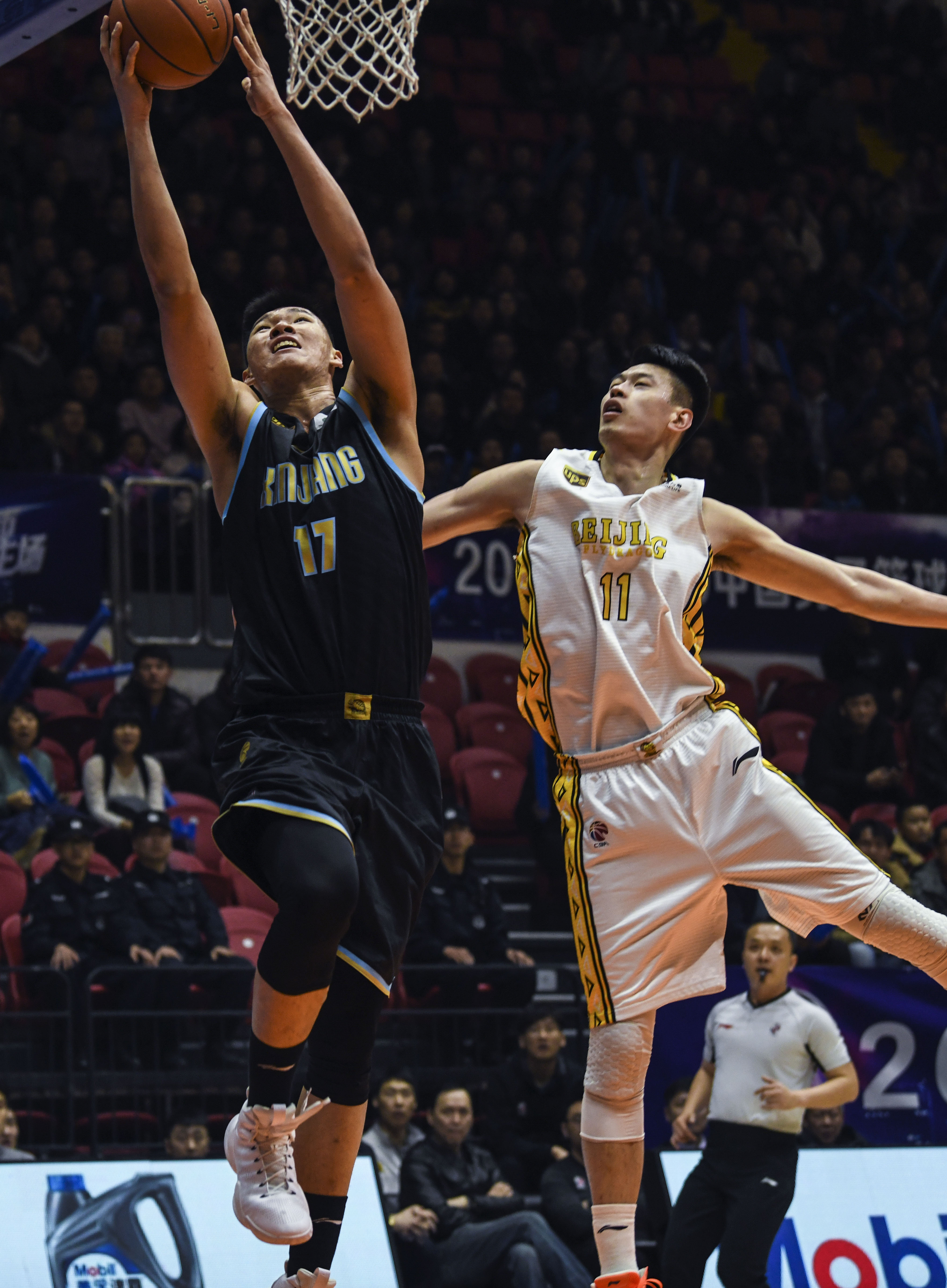 混团世界杯：梁靖崑单打告负莎头双打得分 中国8-2法国（混团世界杯战报：中国8-2胜法国，梁靖崑单打憾负，莎头双打建功）