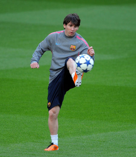 狼队一胜难求，曼联客场不佳！海外情报：狼队0-1曼联（狼队难觅胜绩，曼联客场低迷：海外情报称狼队0-1不敌曼联）