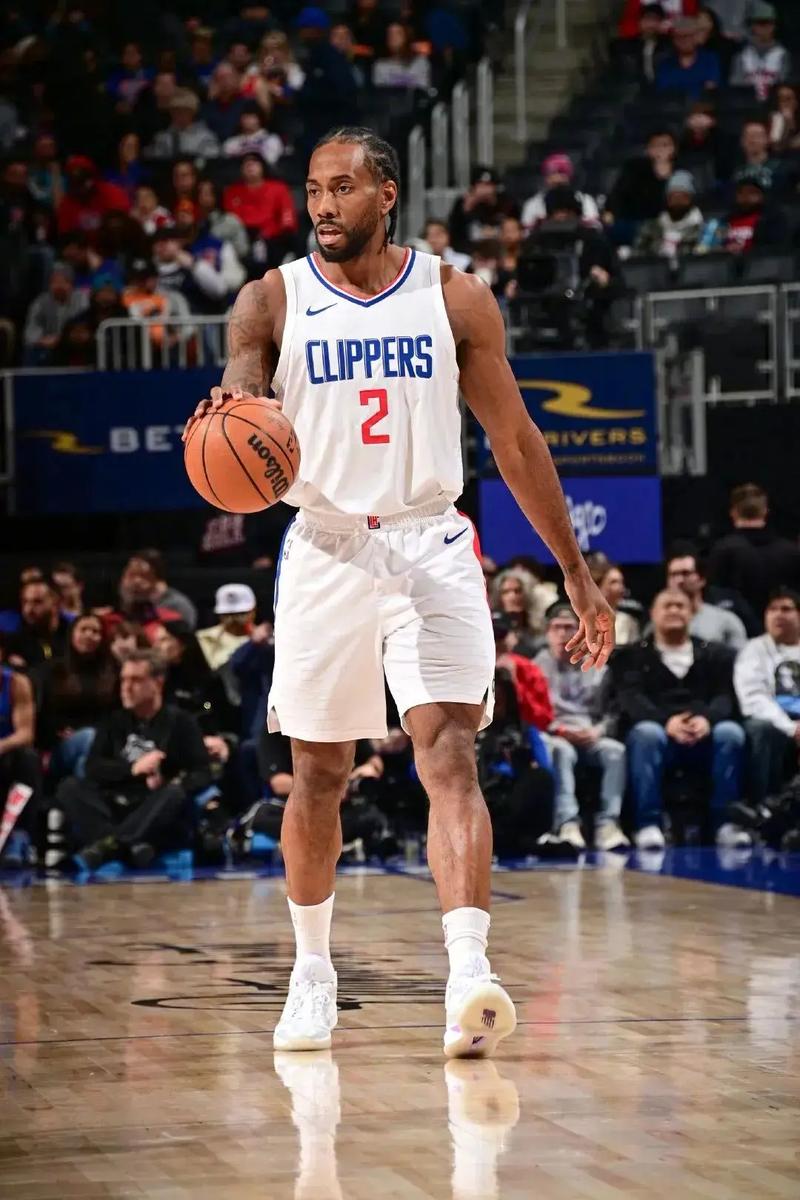 詹姆斯末节怒砍12分！雷迪克：他为湖人注入了强心剂（雷迪克盛赞詹姆斯：末节12分，成湖人强心针）