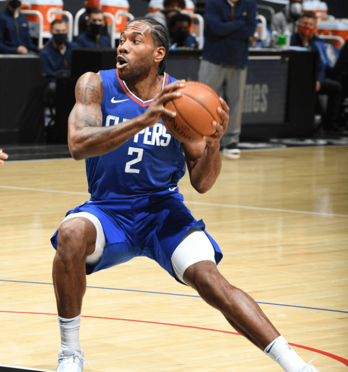 湖勇均有意！湖记：鹈鹕不愿交易赫伯特·琼斯 湖人筹码有限（湖人勇士均看中赫伯特·琼斯，湖人记者称鹈鹕无意交易且紫金军筹码有限）