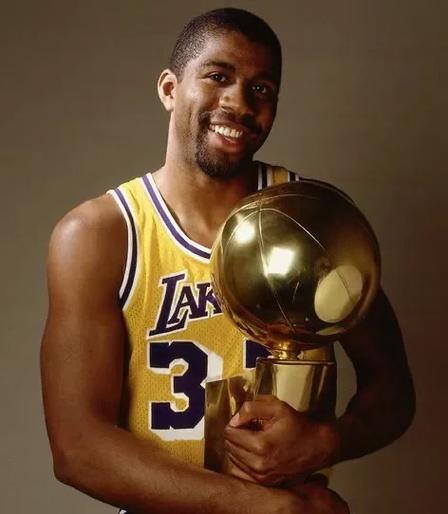 麦克托米奈vs丹麦全场数据：2解围1过人+贡献神级倒钩（麦克托米奈战丹麦全场表现：2次解围1次过人，奉献神级倒钩）