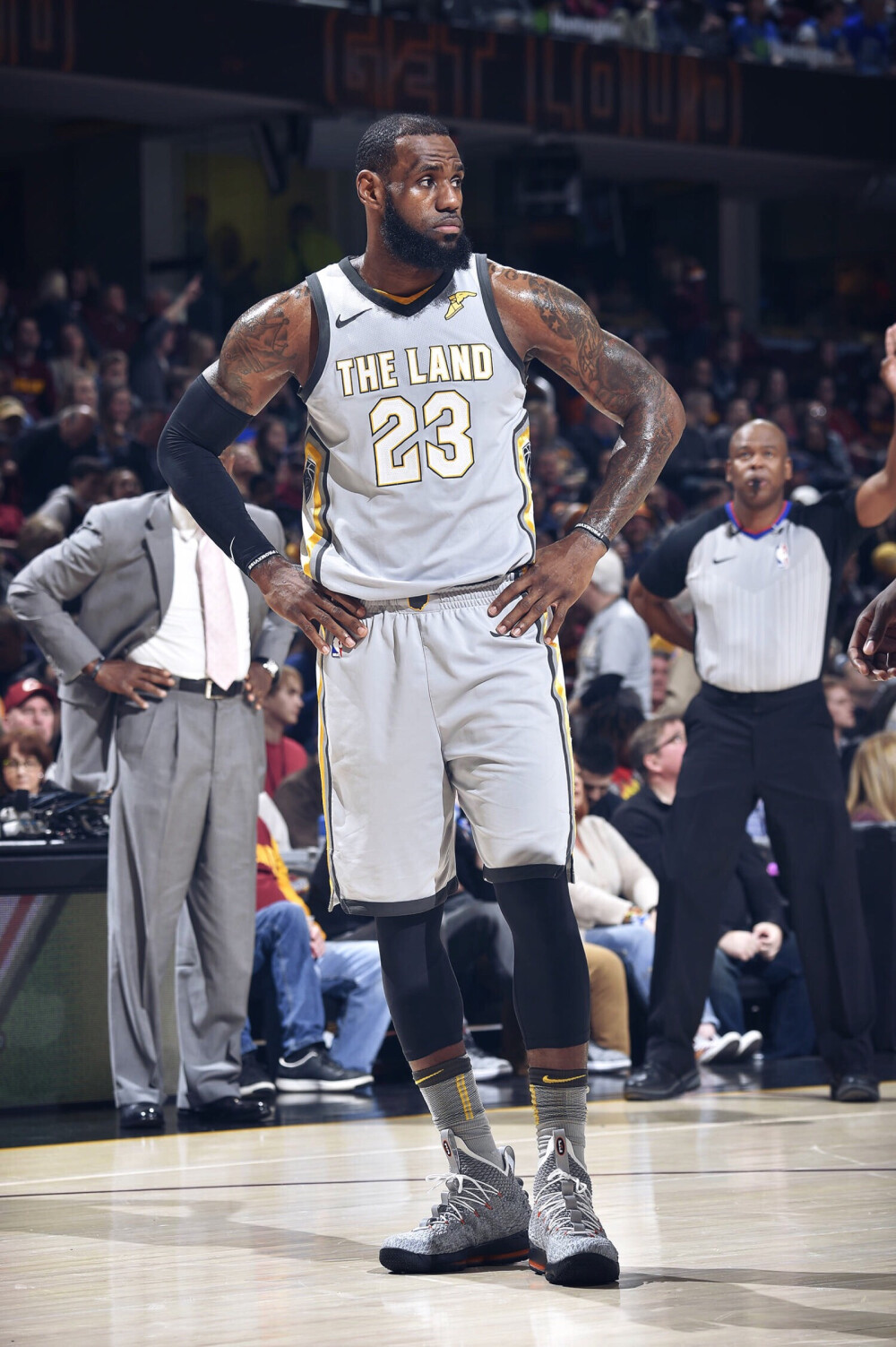 布里奇斯首节表现引关注（布里奇斯首节发挥抢眼）