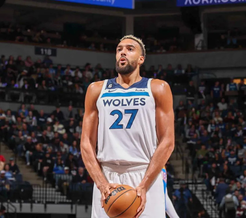 皮克谈阿劳霍心理健康：要给他时间，俱乐部要倾听他的声音（皮克谈阿劳霍心理状态：应给予时间，俱乐部需倾听他的心声）