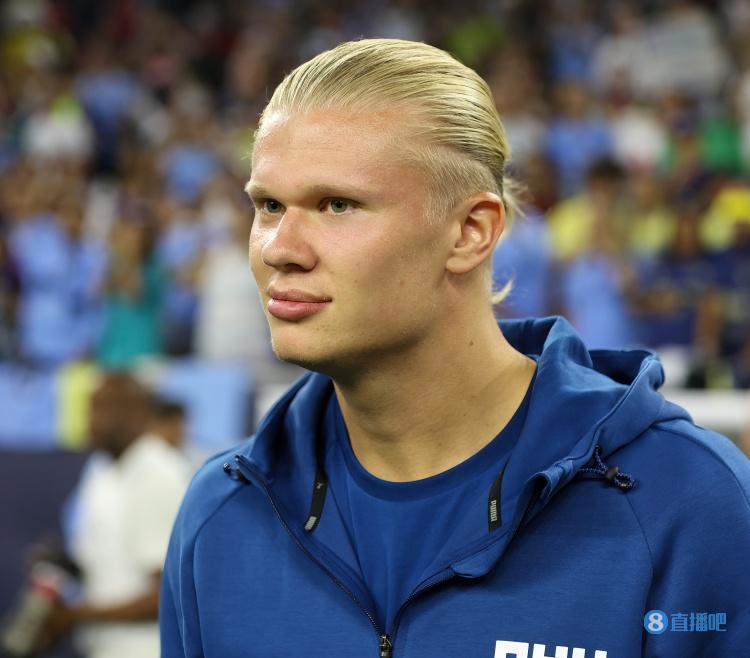 多方消息：萨利巴没有被拍到随队前往维拉公园球场（多家消息源：未见萨利巴随队赴维拉公园球场）